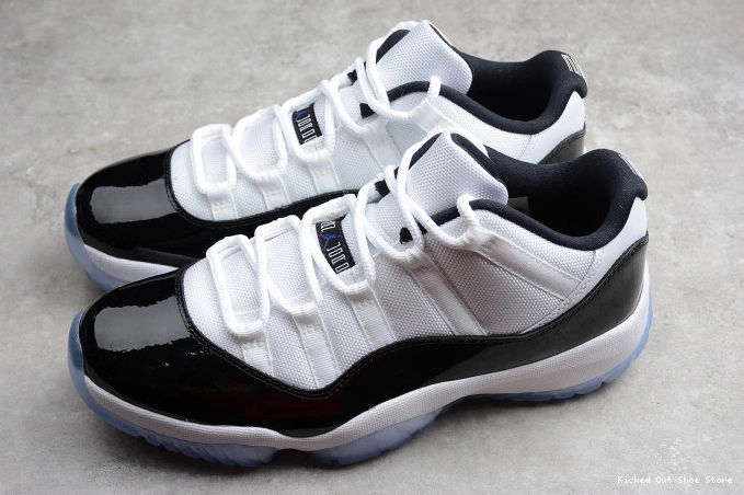 Kicked Out Shoe Store Retro 528895-153 